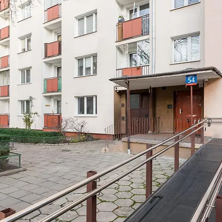 Twarda Downtown By Bookinghost