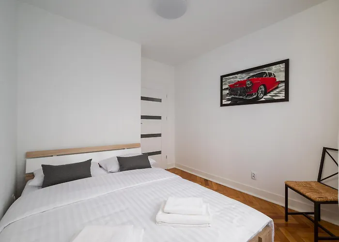 Twarda Downtown By Bookinghost